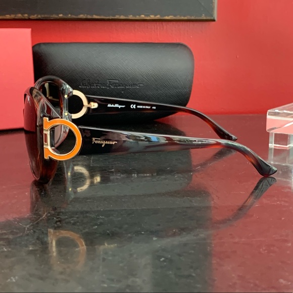 SOLD OUT! Salvatore Ferragamo Tortoise Sunglasses NIB - Picture 10 of 12